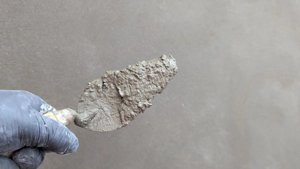Trowel smoothing plaster compound on a wall